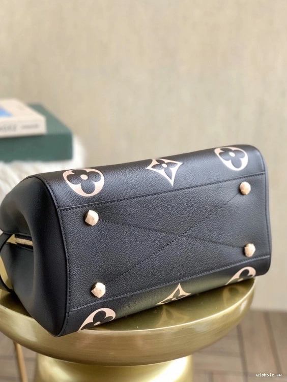 WIS LOUIS MONTAIGNE MM VUITTON 1223